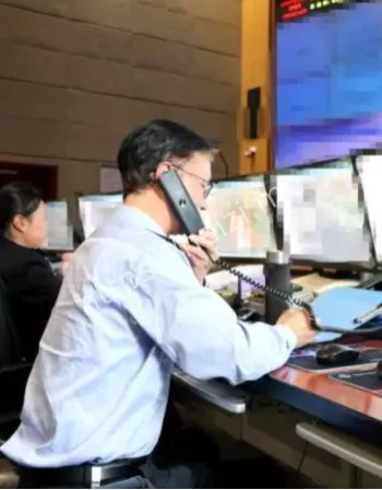 罪犯家属咨询民警警觉